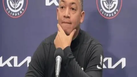 轻伤不影响，达万替补登场：球队战术之外温情瞬间大揭秘